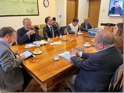 Reunion Cores de Chilo&eacute; y Ministro MOP 1