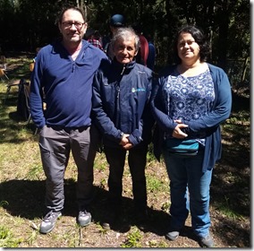 Ramon Ya&ntilde;ez Presidente de la Red Provincial de Cultura de Chilo&eacute; junto a los nietos del Escritor Nicasio Tangol Mayachka y Kvanyip Tangol
