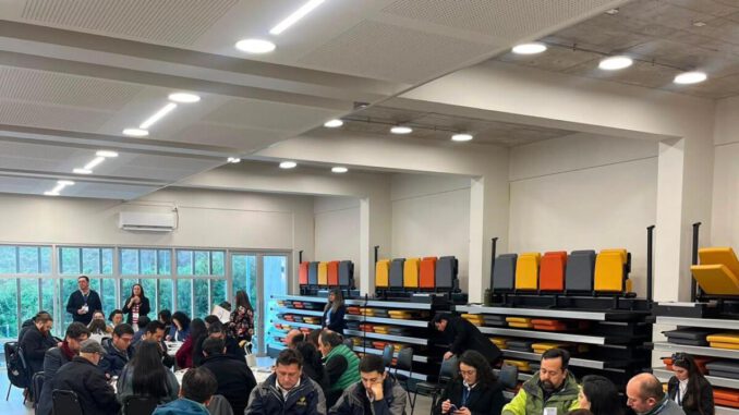 Sesión de gobernanza del programa Navega Chiloé con representantes de AmiChile y Corfo