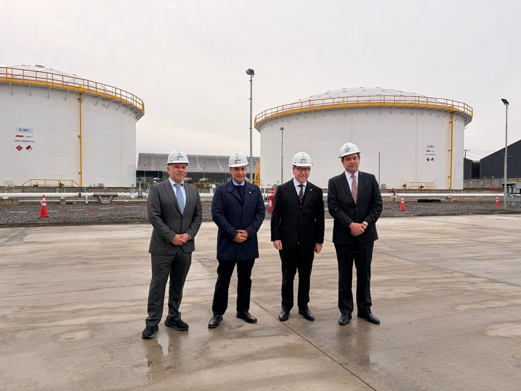 El biministro Daniel Mas durante su visita a la Región de Los Lagos para impulsar la inversión y el empleo.