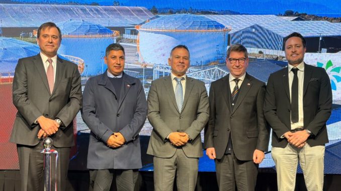 El biministro Daniel Mas durante su visita a la Región de Los Lagos para impulsar la inversión y el empleo.