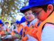 Jovenes estudiantes participando en una feria vocacional sobre la industria minera en Chile