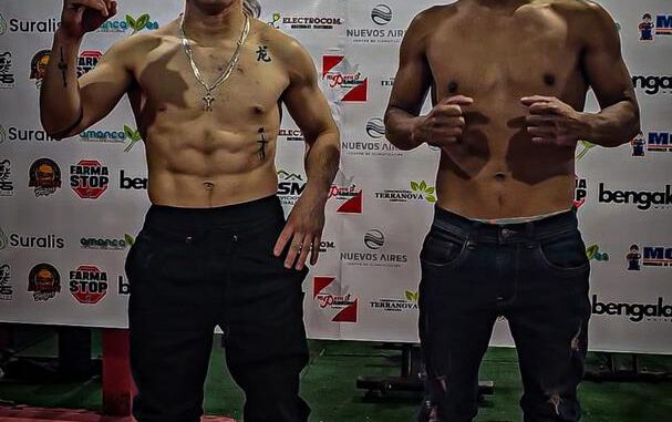 Boxeadores profesionales durante el pesaje oficial antes de la velada en el Estadio Español de Osorno