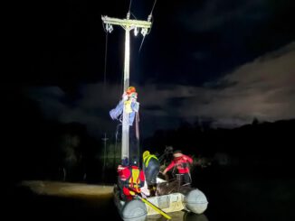Brigadas de Saesa trabajando en la reposición del suministro eléctrico en la provincia de Osorno tras sistema frontal