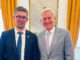 El alcalde de Frutillar Javier Arismendi junto al Presidente de la República en el Palacio de La Moneda