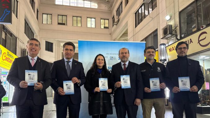 Autoridades de la CNC y el SII durante el lanzamiento de la nueva plataforma de denuncias contra negocios irregulares.