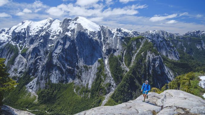 Trail runners exploran el Fundo Puchegüín para visibilizar el hábitat crítico del huemul en peligro