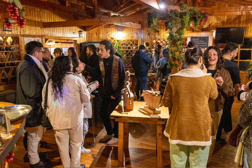 Evento Enjundias con experiencias gastronómicas y artísticas en Chilcón Restobar de Dalcahue