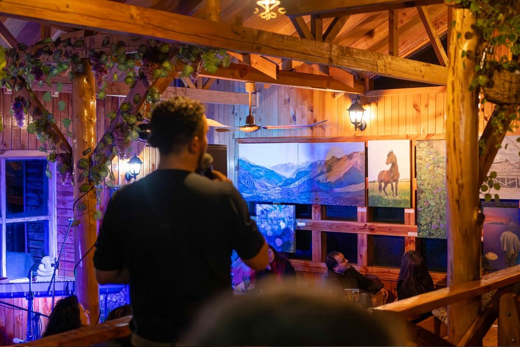 Evento Enjundias con experiencias gastronómicas y artísticas en Chilcón Restobar de Dalcahue