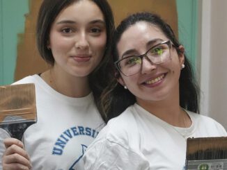 Estudiantes voluntarios de la Universidad San Sebastián realizando labores de infraestructura y apoyo social en Puerto Montt.