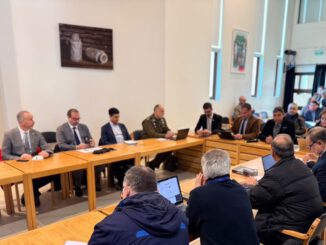 Autoridades reunidas en el Comité de Acción Rural de Frutillar para tratar seguridad en el campo