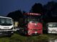 Representantes del gremio de camioneros de Osorno junto a modelos de camiones durante el Día del Camionero