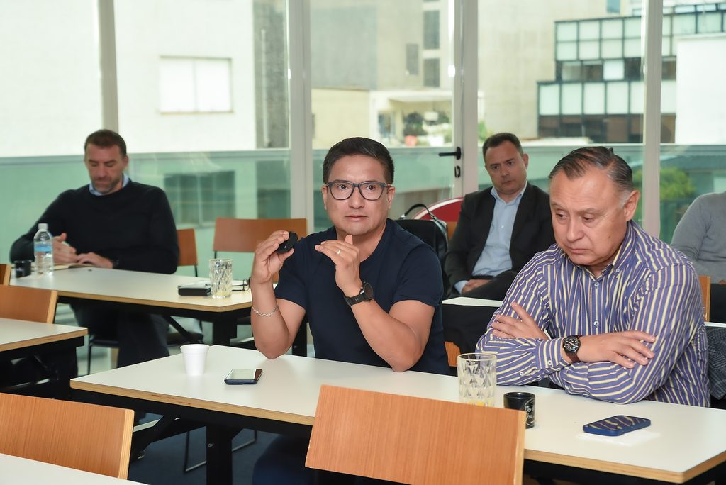 Delegación de empresas chilenas participando en la Deep Tech Week en Brasil