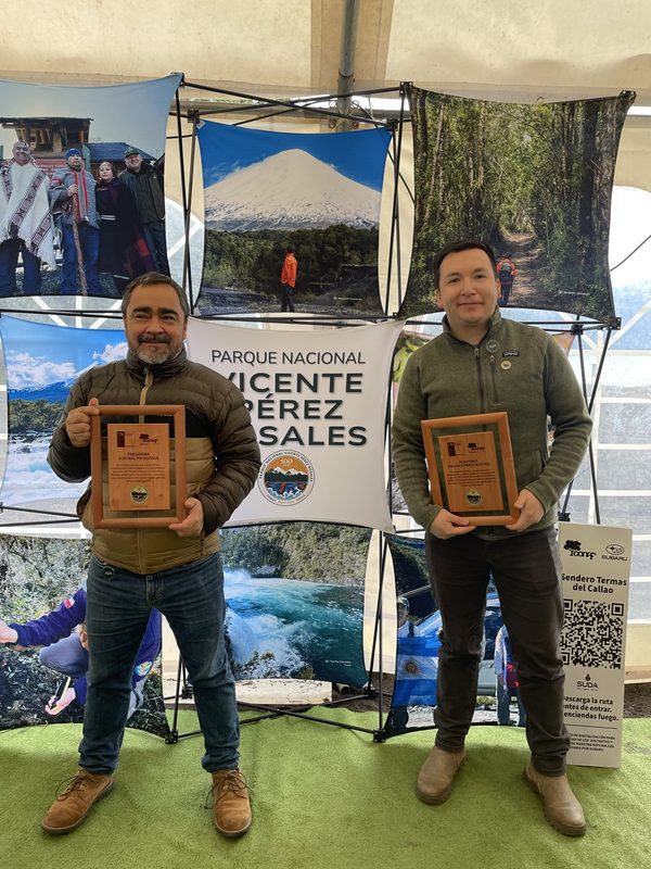 Ceremonia de reconocimiento a la Universidad Austral en el centenario del Parque Nacional Vicente Pérez Rosales.