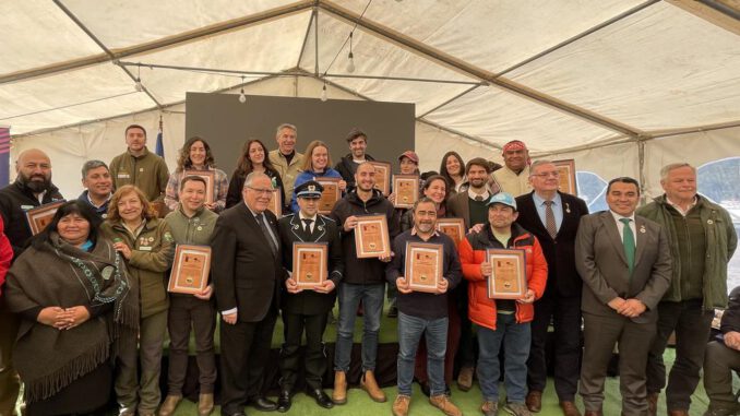 Ceremonia de reconocimiento a la Universidad Austral en el centenario del Parque Nacional Vicente Pérez Rosales.