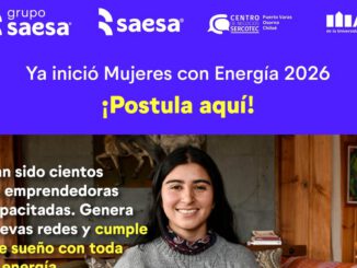 Mujer emprendedora trabajando en su negocio participando en la Academia Mujeres con Energía de Saesa