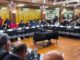 Firma de representantes del sector salmonero y autoridades en la Declaración de Quellón