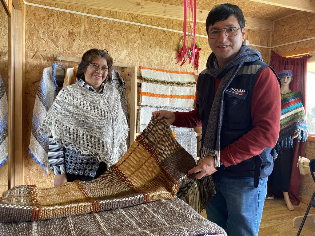 Artesanas de Ancud reciben el certificado Sello Manos Campesinas de INDAP por su labor productiva