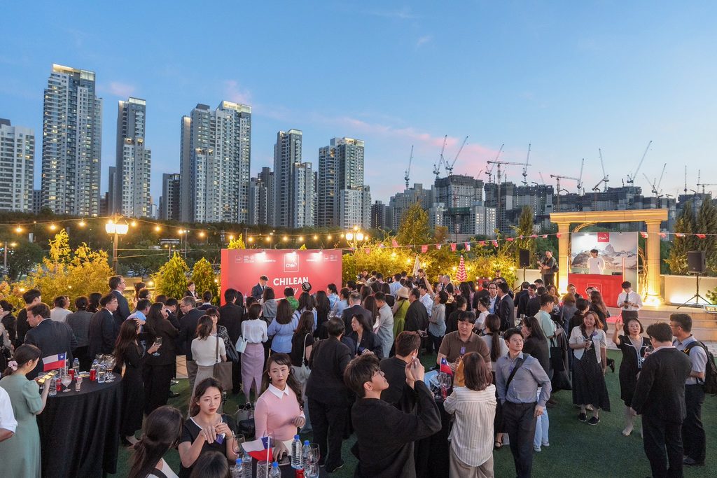 Empresas acuícolas de Los Lagos participan en ruedas de negocios en Corea del Sur para exportar salmones y mejillones