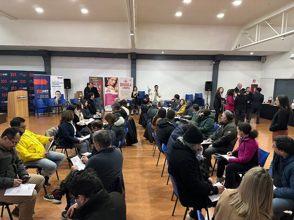 Empresarios reunidos en Osorno durante jornada de networking y herramientas de gestión
