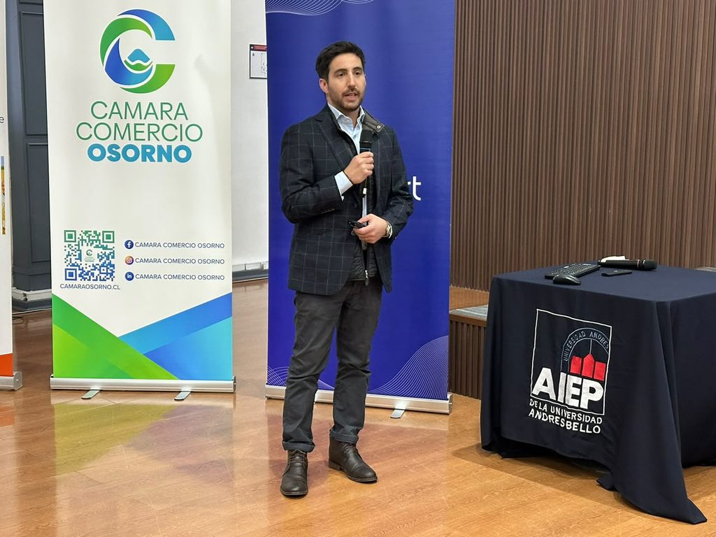 Empresarios reunidos en Osorno durante jornada de networking y herramientas de gestión