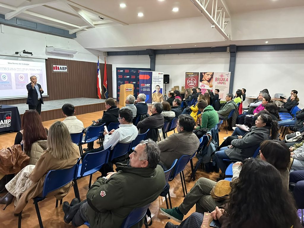 Empresarios reunidos en Osorno durante jornada de networking y herramientas de gestión