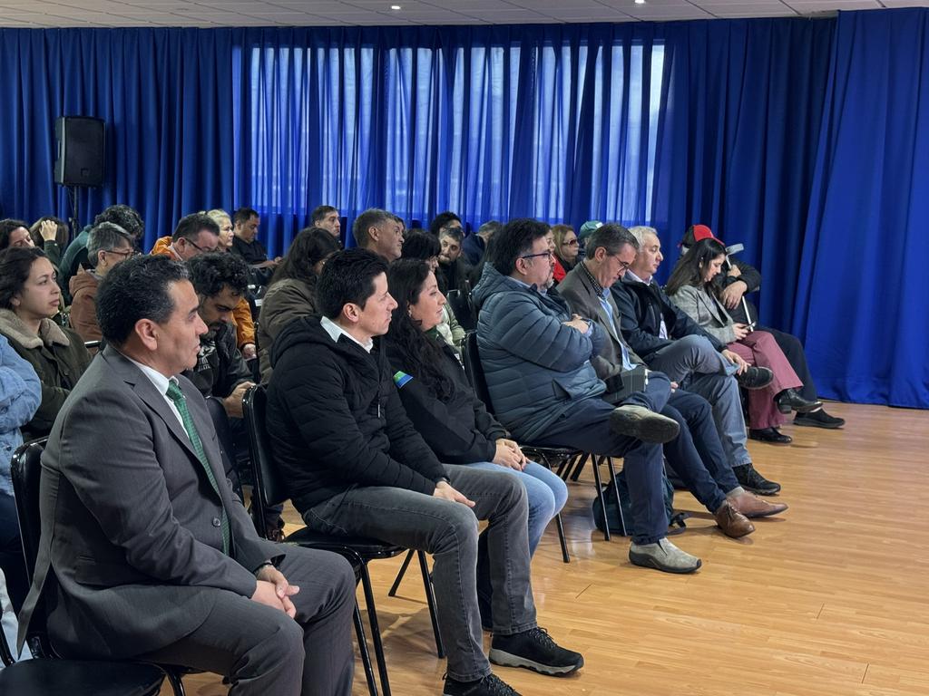 Seminario en Puerto Montt sobre tecnologías para mitigar el impacto de perros en la ganadería ovina de Los Lagos