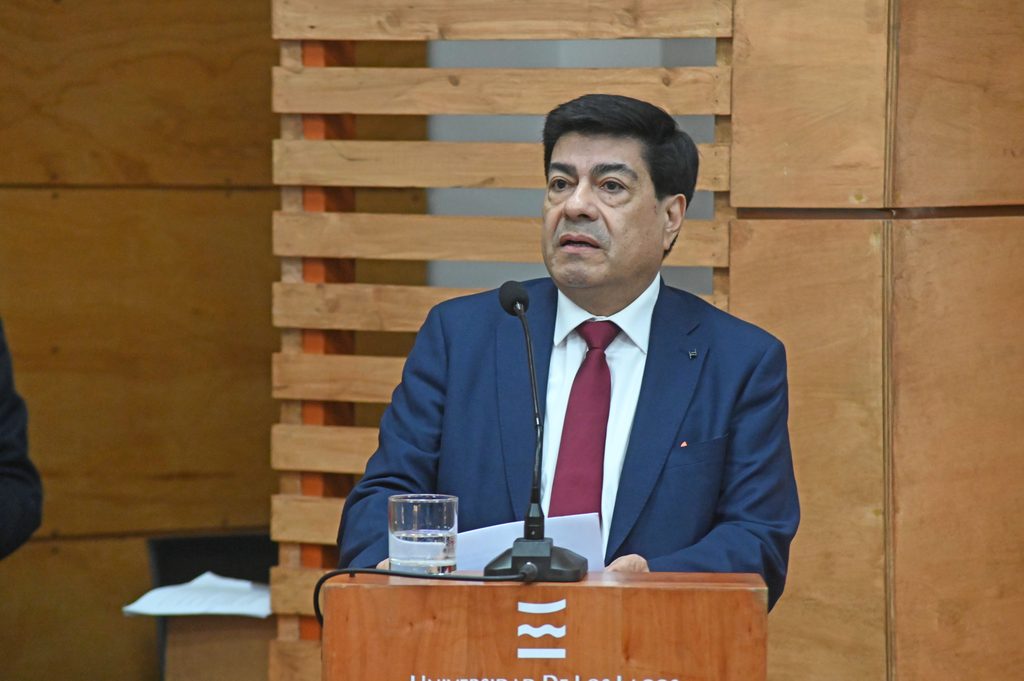 Rector de la Universidad de Los Lagos y autoridades diplomáticas en la Cumbre Económica Chile-México