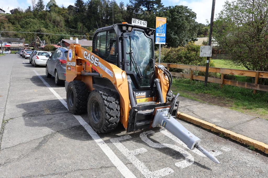 Autoridades municipales y regionales presentan nueva maquinaria en la costanera de Frutillar