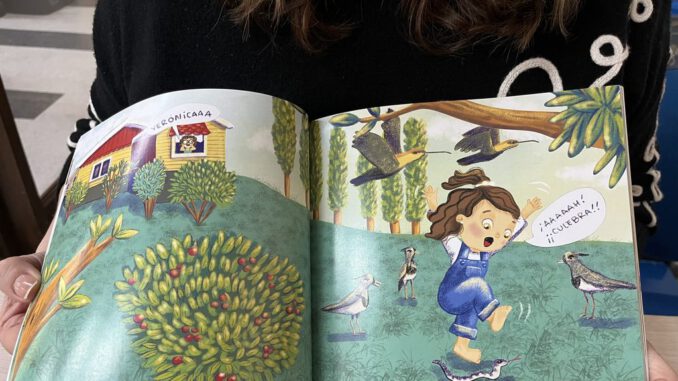 Portada o autora de libro infantil inspirado en recuerdos de infancia en la naturaleza