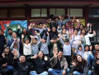Estudiantes de zonas rurales visitando la Galería Activa de BAJ Los Lagos para participar en talleres de arte contemporáneo