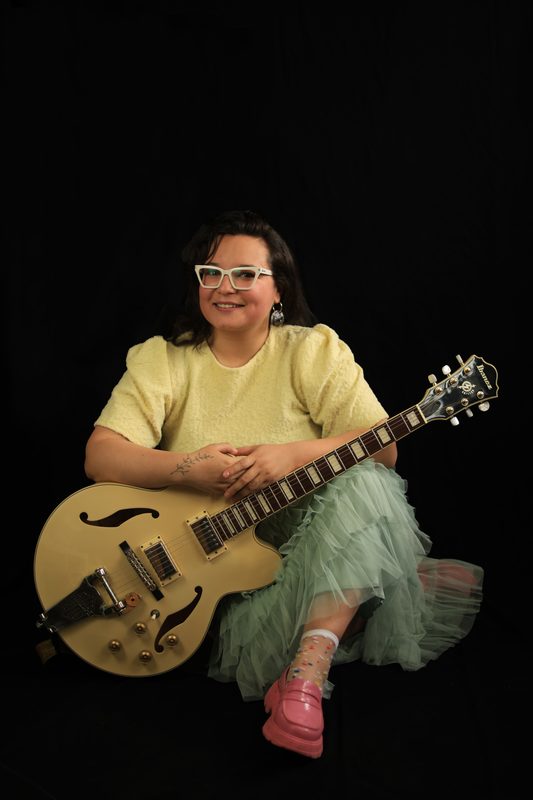 Artistas y familias disfrutando del Chercán Festival de Música en Puerto Montt y Calbuco