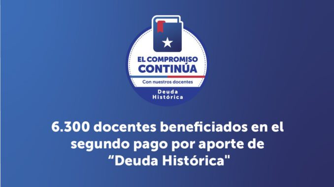 Profesores de la Región de Los Lagos recibiendo el pago de la deuda histórica docente
