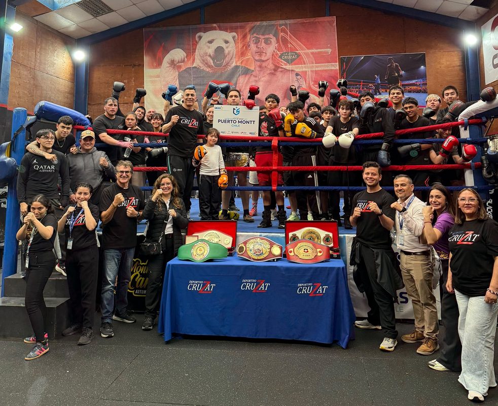 Velada de boxeo temática de Halloween en Deportivo Cruzat Puerto Montt