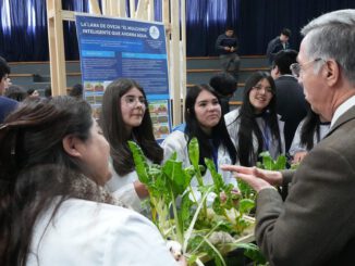 Estudiantes presentando proyectos tecnológicos e innovadores en la Universidad San Sebastián