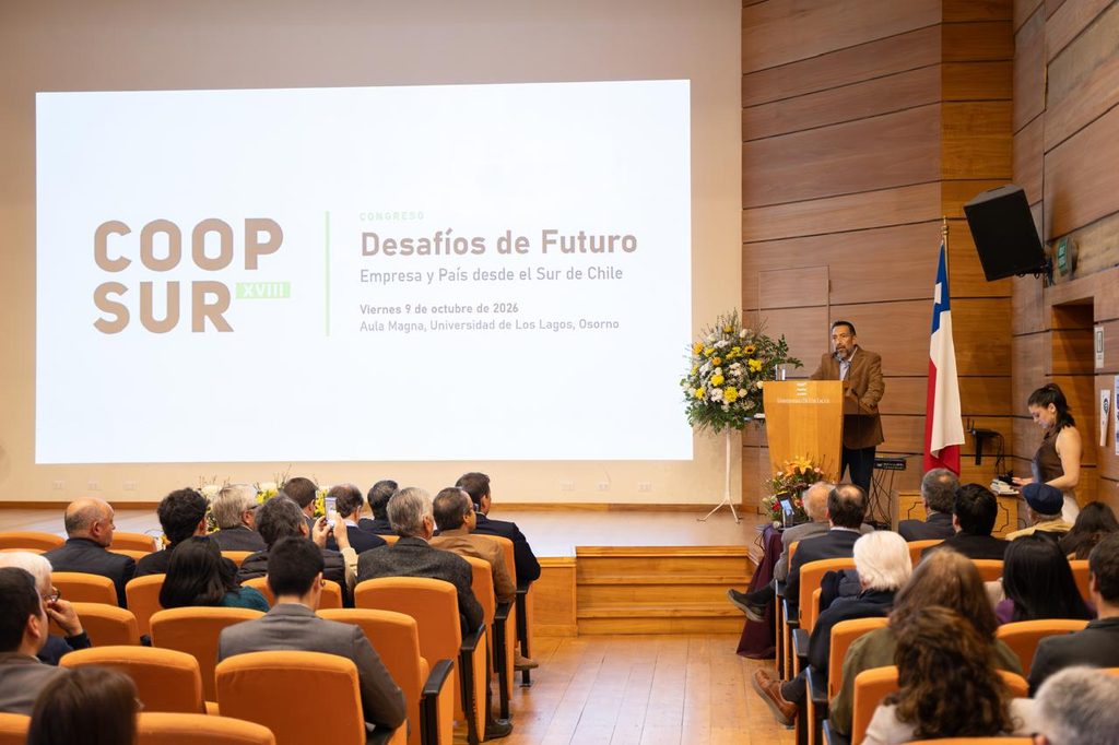 Asistentes y expositores reunidos en el Congreso Coop Sur XVIII en la Universidad de Los Lagos