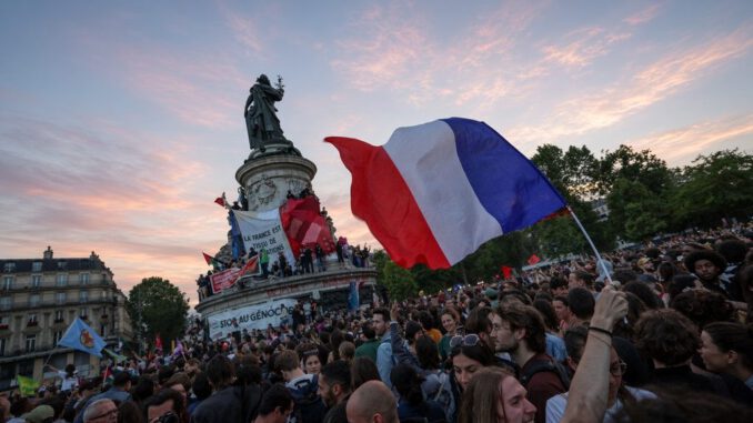 Protestas y disturbios violentos en las calles de Francia con presencia policial