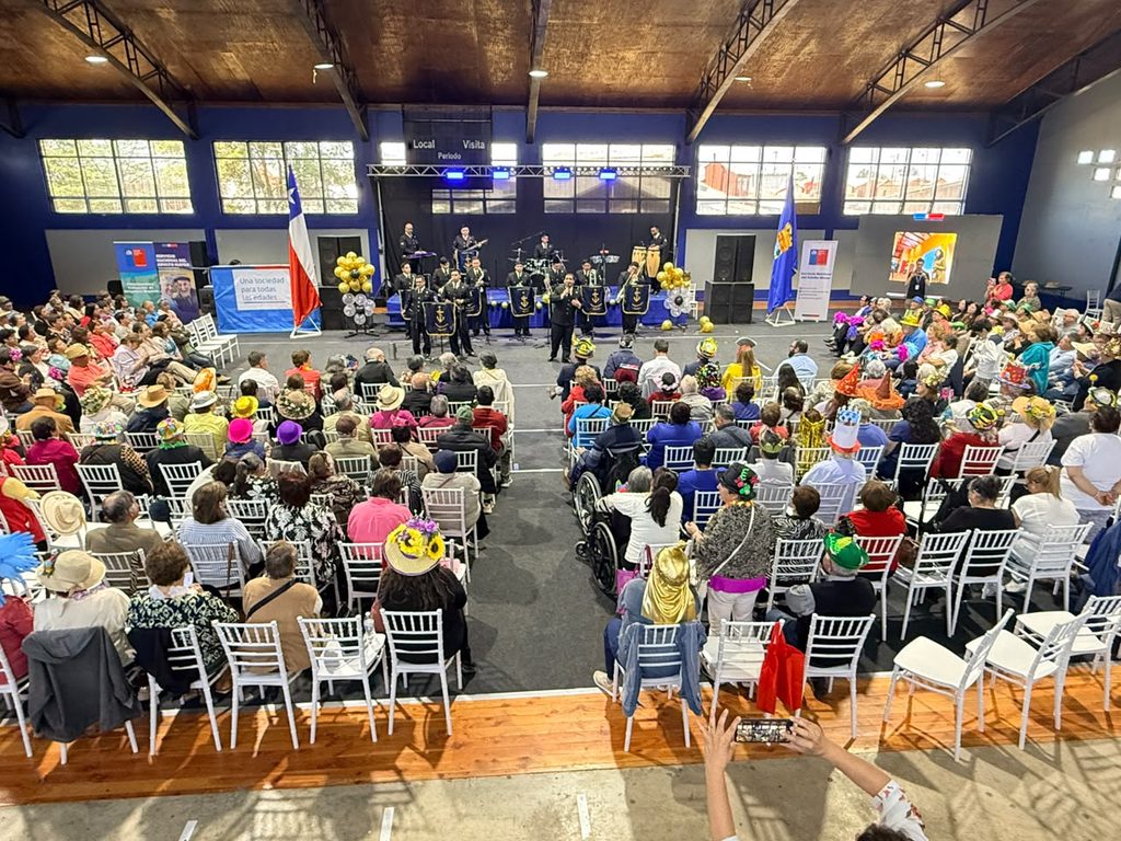 Cerca de 200 personas mayores reunidas en Frutillar para el cierre regional del Mes de la Persona Mayor