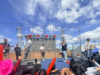Multitudinaria asistencia de más de 3 mil personas en el Estadio Municipal de Frutillar durante la Caravana Teletón.