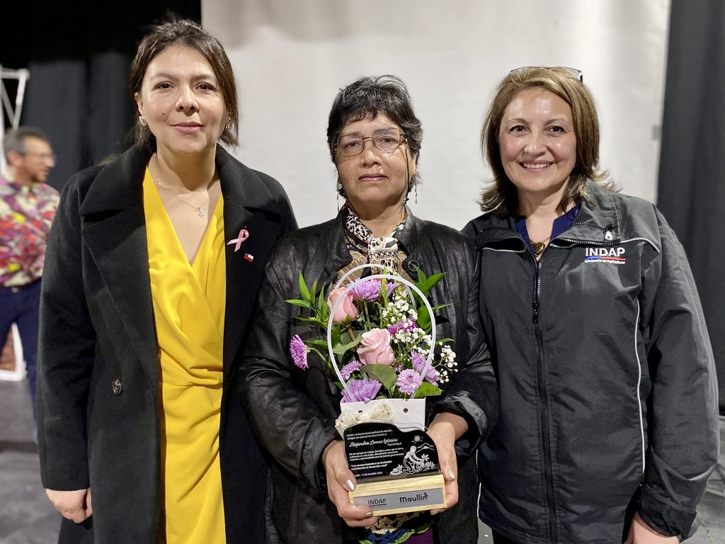 Ceremonia de reconocimiento a agricultoras de INDAP en la región de Los Lagos