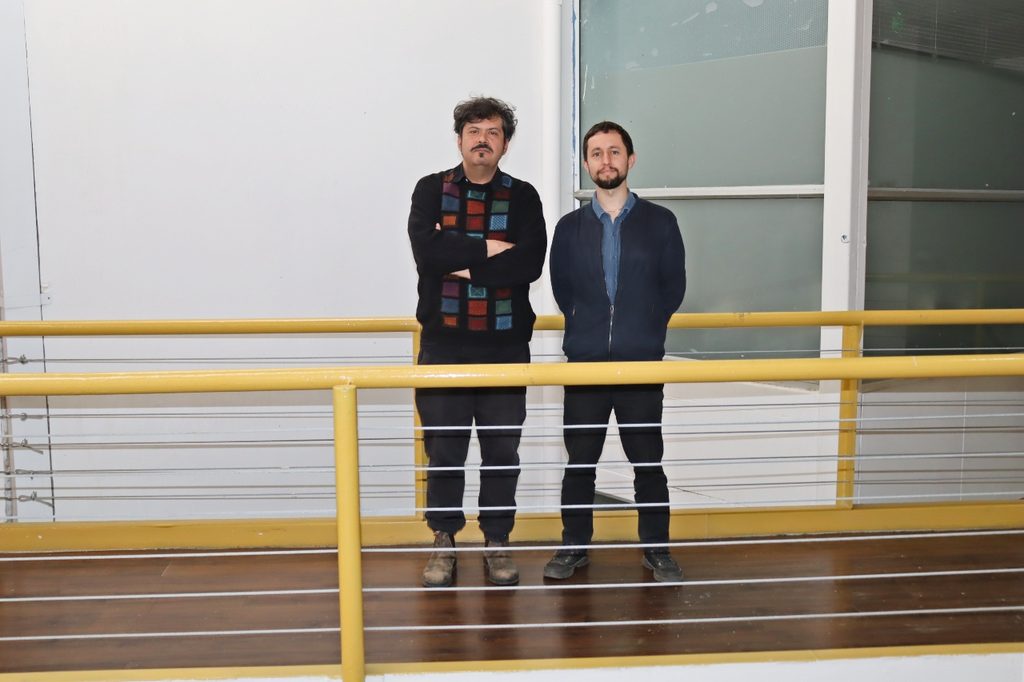 Estudiantes y académicos trabajando en el diseño del nuevo Ecoparque Turístico Cascadas de la Universidad de Los Lagos.