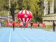 Atletas compitiendo en la pista atlética durante el Interescolar Mixto de Atletismo Soprole en Puerto Montt