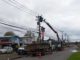 Operarios de Saesa realizando trabajos de mejoramiento en la red electrica de la provincia de Osorno