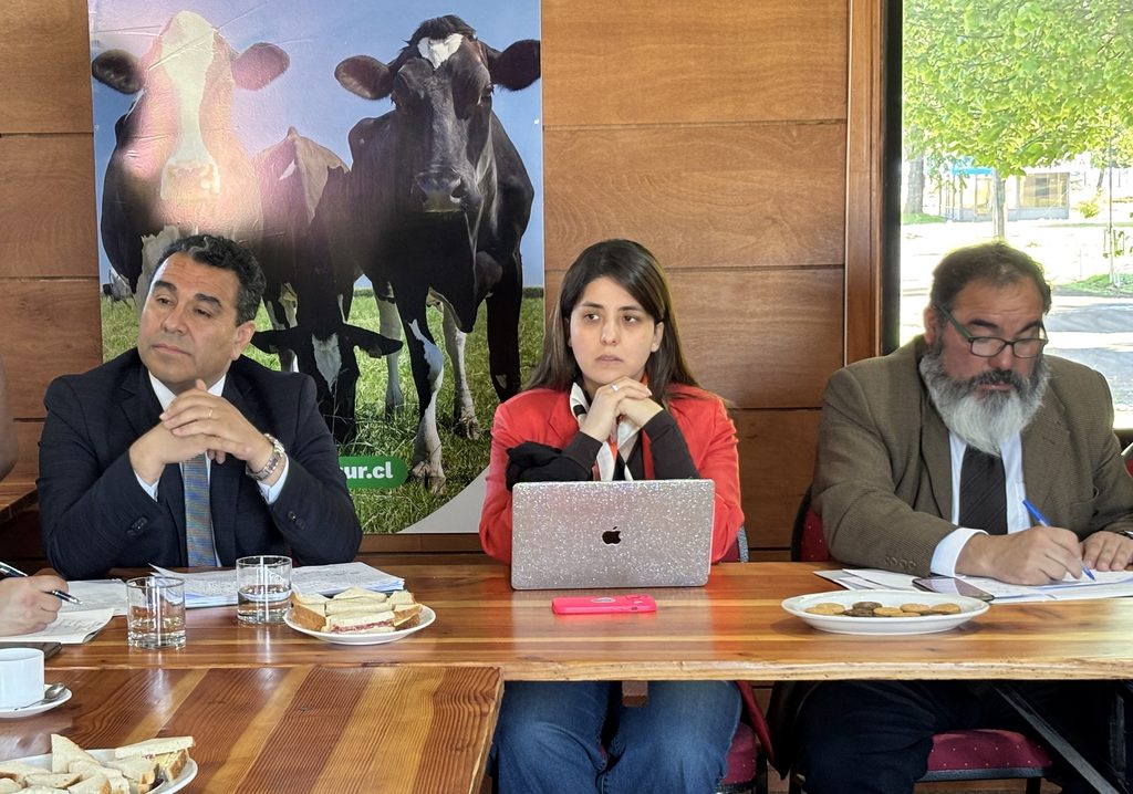 Reunión de la Mesa de la Fruta en la SAGO de Osorno para potenciar la fruticultura en Los Lagos
