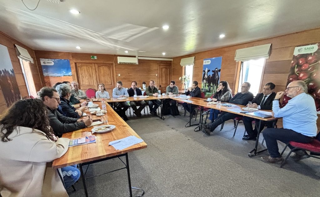 Reunión de la Mesa de la Fruta en la SAGO de Osorno para potenciar la fruticultura en Los Lagos
