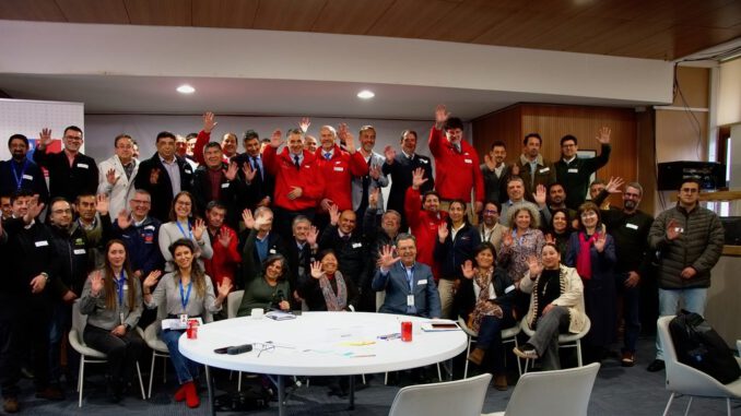 Subsecretario de Energia liderando la mesa interregional de la Reforma de Redes Electricas en Puerto Montt