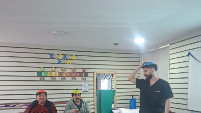 Personas mayores participando en actividades recreativas y de salud organizadas por la Universidad de Los Lagos